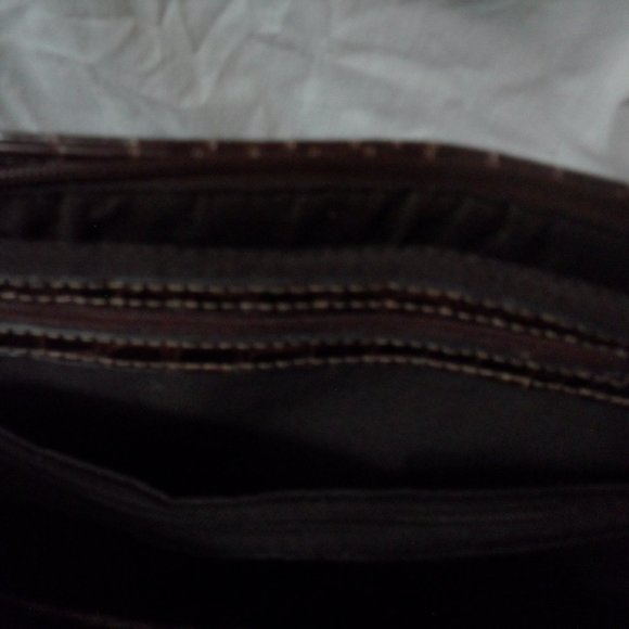 Linear crocodile print hand bag - Picture 8 of 10